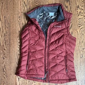Columbia Women's Maroon Quilted Vest